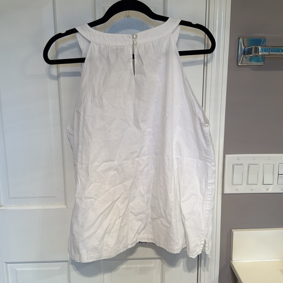 Vineyard Vines Poplin White Sleeveless Tank Top with Blue Embroidery - Picture 10 of 10